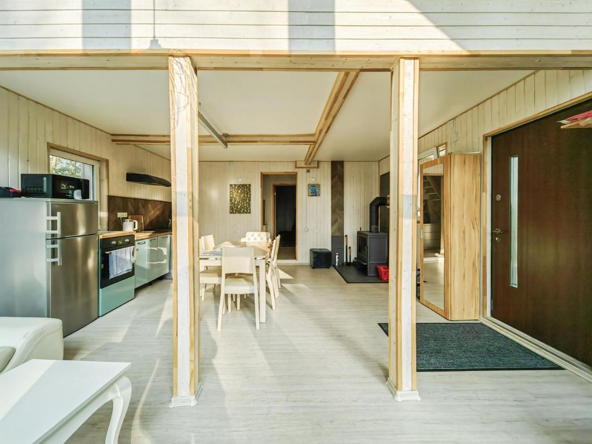 River Bank Vacation Home Jūrkalne エクステリア 写真