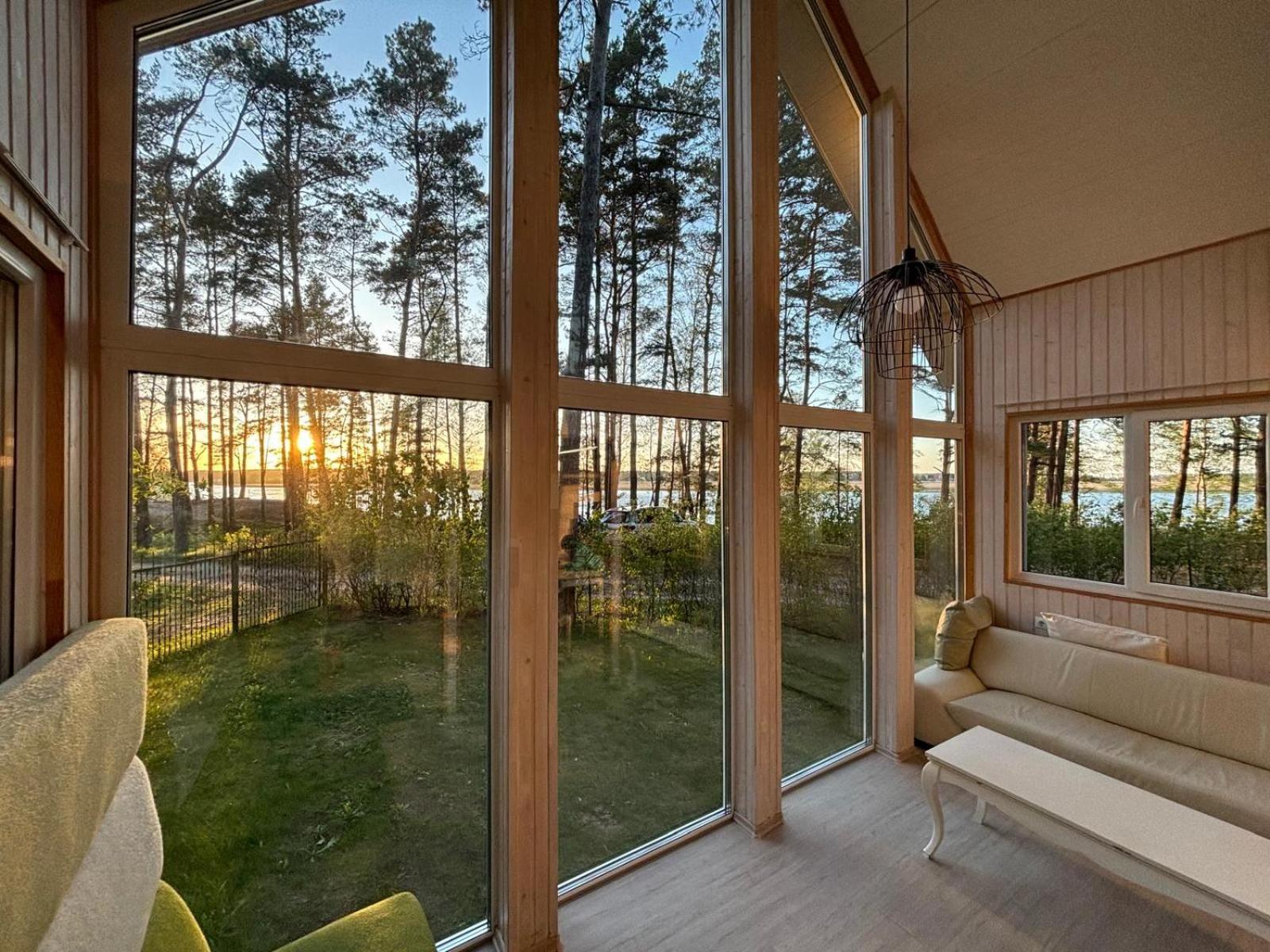 River Bank Vacation Home Jūrkalne エクステリア 写真